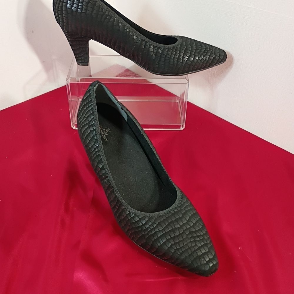 Ros Hommerson Women's SZ 11M Black Snake Karat Pumps . Condition is Pre-owned